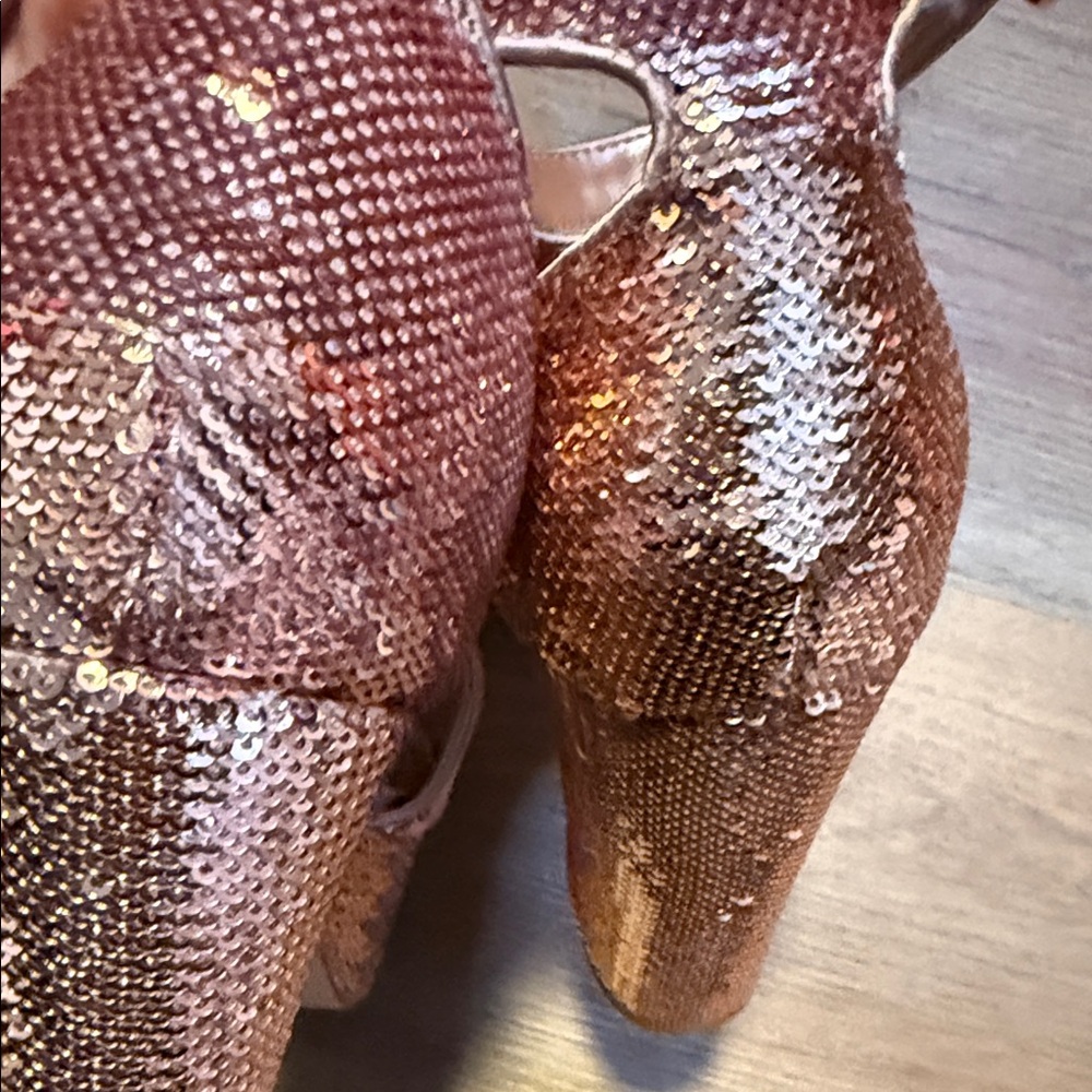 Guess Women's Metallic Rose Heels - Picture 15 of 15